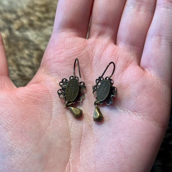 Vintage gold toned/brass black rhinestone crystal Kenny Ma earrings - Picture 3 of 4